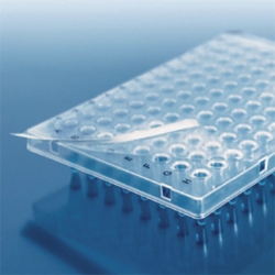 Picture of Package BRAND<sup>&reg;</sup> Premium semi-skirted PCR plates + BRAND<sup>&reg;</sup> PCR sealing film